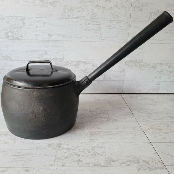 Antique Swain Cast Iron Pot Sauce Pan with Lid 3qt No 6 Long Handle Romany Gypsy - Picture 1 of 12
